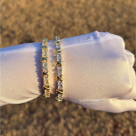 Elegant Gold Tennis Bracelet with CZ Stones - Picture 7 of 8